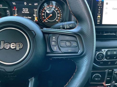 Used 2025 Jeep Gladiator Mojave image 11