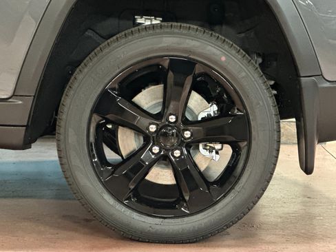 New 2025 Jeep Grand Cherokee L Limited w/ Luxury Tech Group II image 26