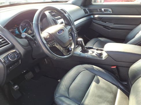 Used 2018 Ford Explorer XLT w/ Equipment Group 202A image 18