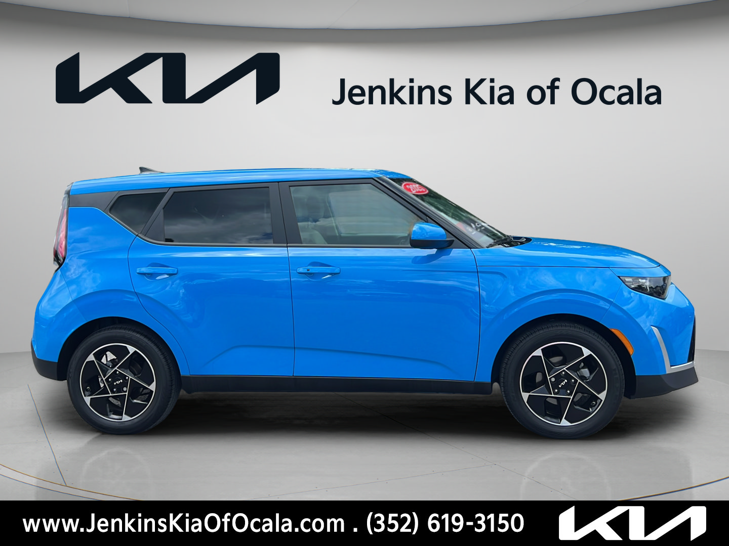 Certified 2025 Kia Soul EX FWD image 2
