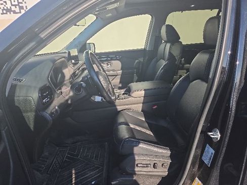 Certified 2023 Honda Pilot Touring image 9