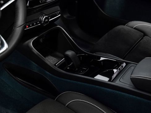 Used 2023 Volvo C40 P8 Recharge Ultimate image 28