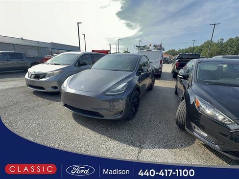 Used 2021 Tesla Model Y Long Range AWD/4WD image 1