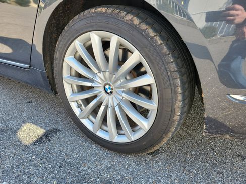 Used 2017 BMW 740i image 24