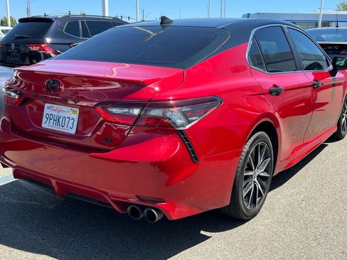 Used 2022 Toyota Camry SE FWD image 4