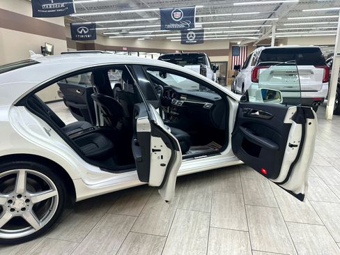 Used 2014 Mercedes-Benz CLS 550 4MATIC w/ Premium 1 Package image 11