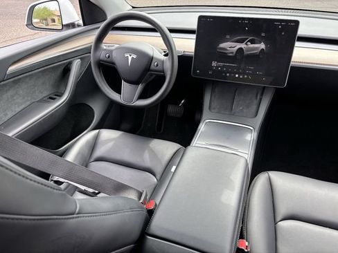 Used 2024 Tesla Model Y Long Range AWD/4WD image 14