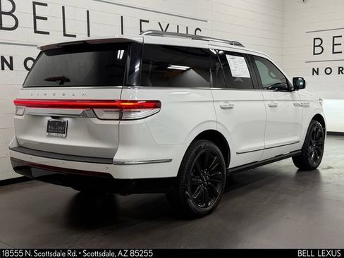Used 2023 Lincoln Navigator Reserve AWD/4WD image 4