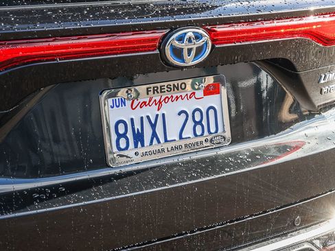 Used 2021 Toyota Venza Limited w/ Advanced Technology Package image 12