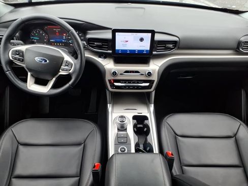 Certified 2022 Ford Explorer XLT w/ Equipment Group 202A image 16