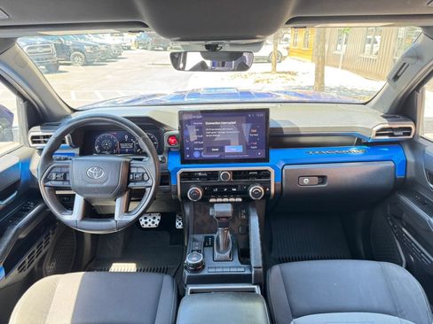 Used 2025 Toyota Tacoma TRD Sport AWD/4WD image 13