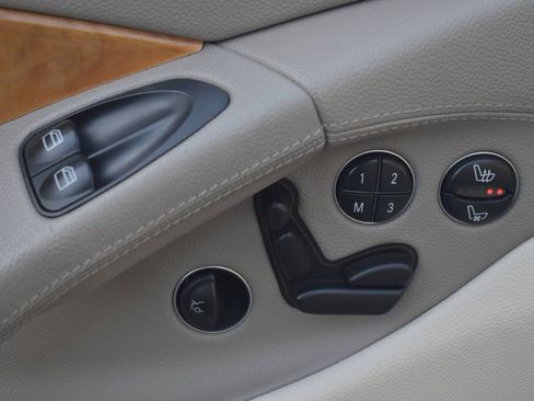 Used 2004 Mercedes-Benz SL 500 w/ Comfort Pkg image 43