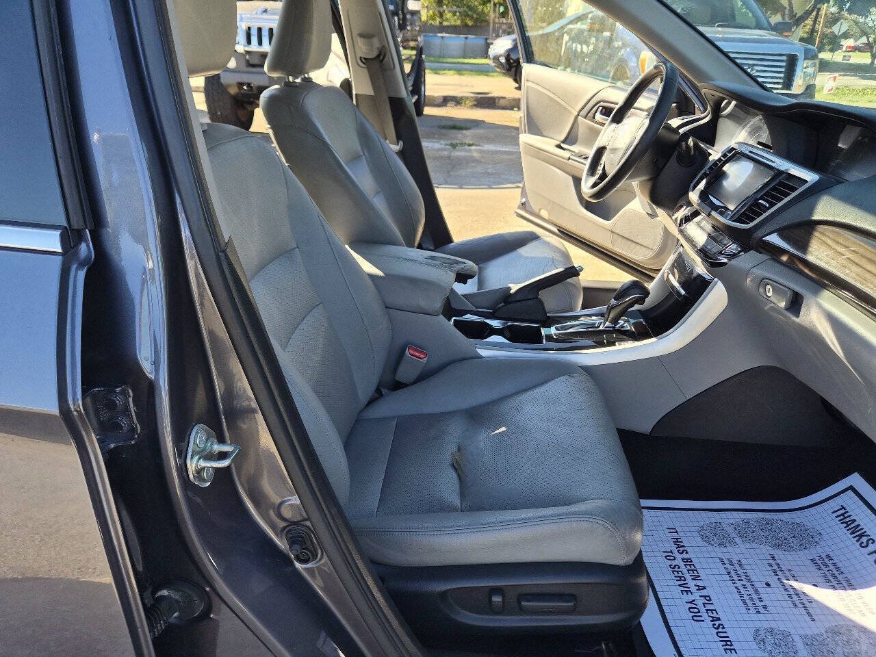 Used 2017 Honda Accord EX-L image 11