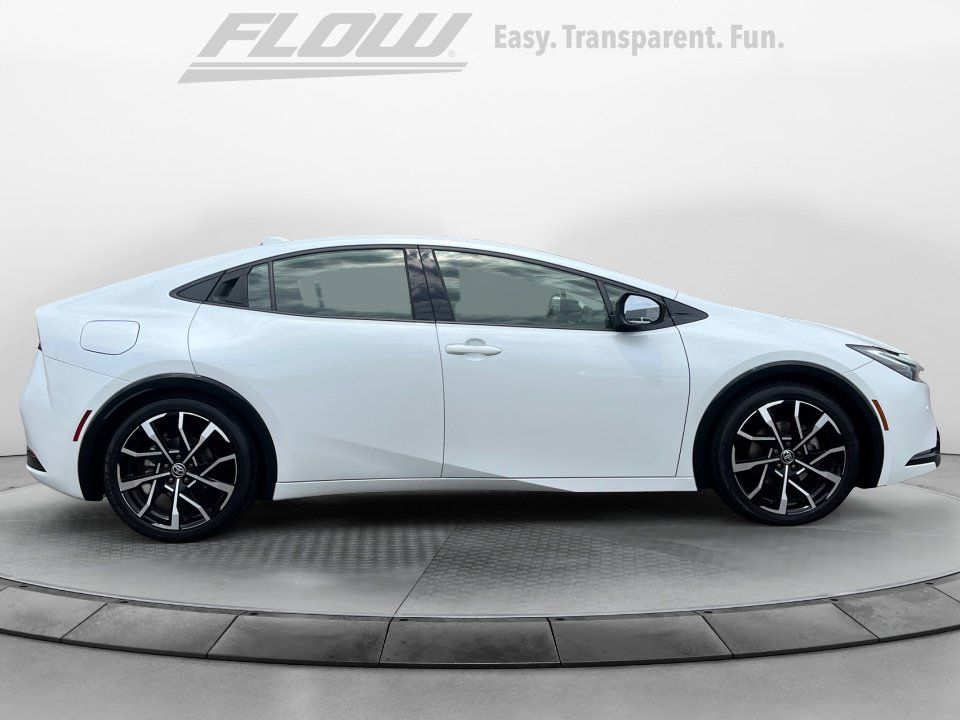 Used 2025 Toyota Prius Plug-In Hybrid FWD image 10