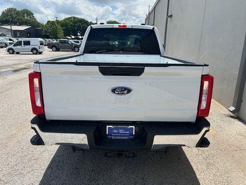 Used 2024 Ford F250 XLT AWD/4WD image 3
