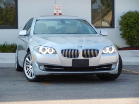 Used 2012 BMW 550i xDrive Sedan image 6