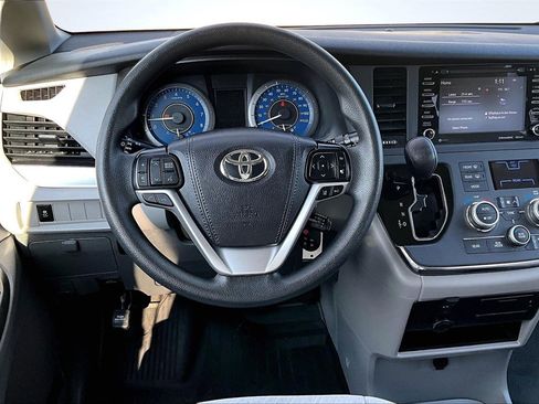 Used 2019 Toyota Sienna LE image 8