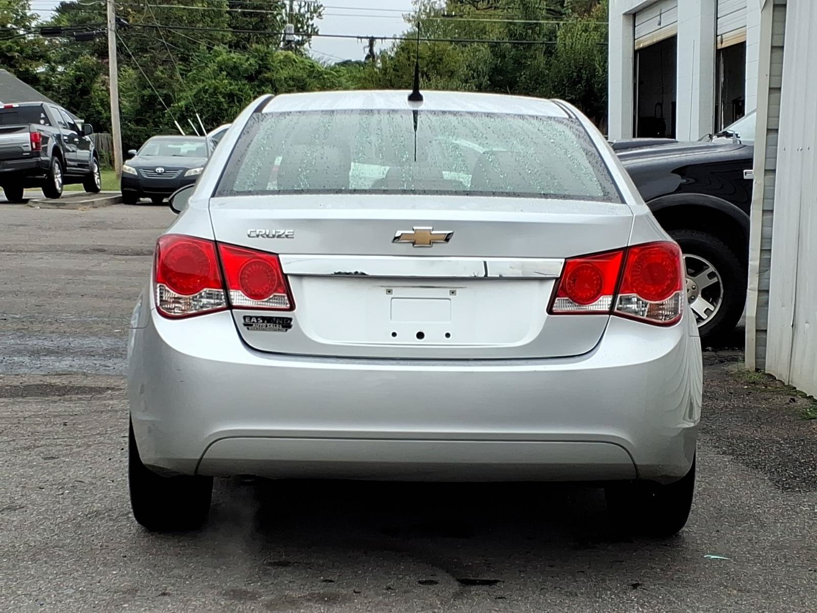 Used 2011 Chevrolet Cruze LS w/ Connectivity Package FWD image 4