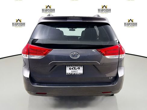 Used 2011 Toyota Sienna LE w/ Towing Pkg FWD image 6