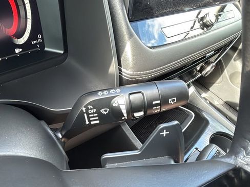 Used 2024 Nissan Rogue SL AWD/4WD image 23