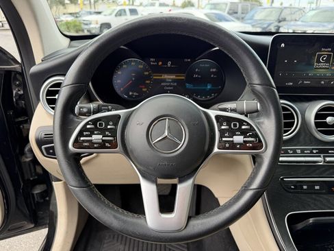 Used 2021 Mercedes-Benz GLC 300 4MATIC w/ Premium Package image 29