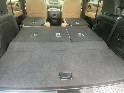 Used 2024 Chevrolet Tahoe Premier w/ Premium Package AWD/4WD image 14