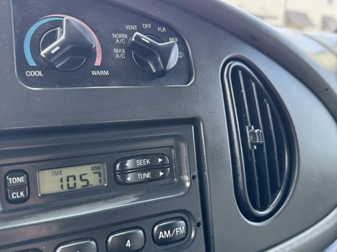 Used 2008 Ford E-350 and Econoline 350 Extended Super Duty image 31