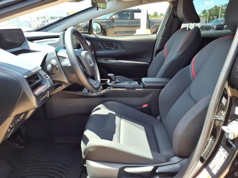 Used 2025 Toyota Prius Plug-In Hybrid FWD image 18