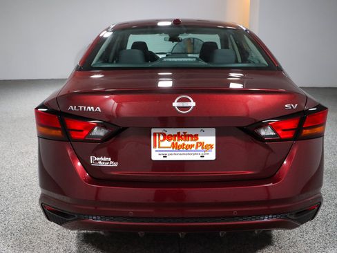 Used 2024 Nissan Altima 2.5 SV FWD image 8