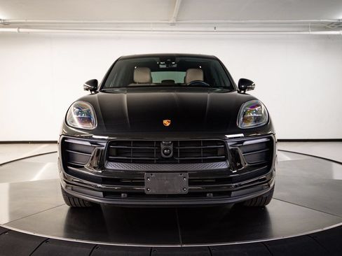 Certified 2023 Porsche Macan AWD/4WD image 10