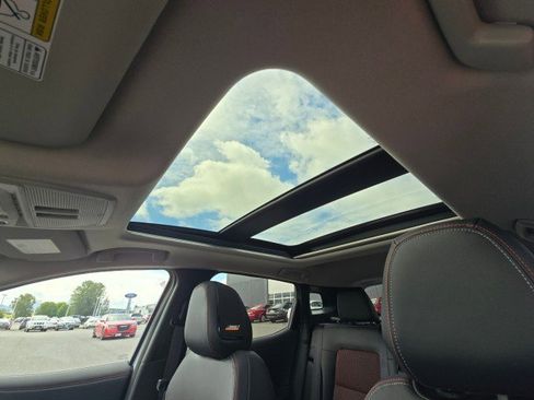 New 2025 Nissan Kicks SR w/ SR Premium Package image 23