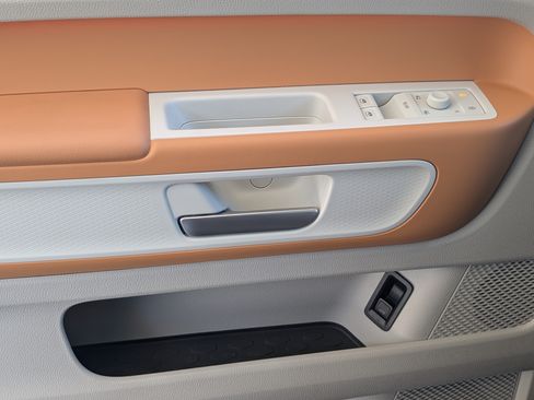 Used 2025 Volkswagen ID. Buzz 1st Edition RWD image 16