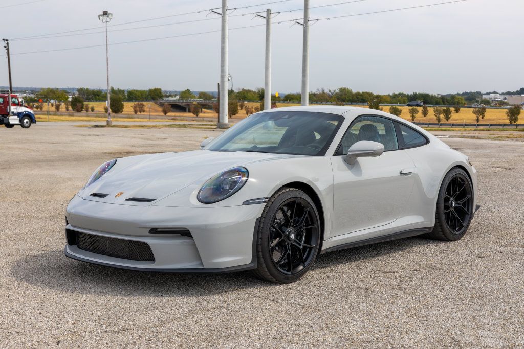 Used 2026 Porsche 911 Carrera RWD image 3