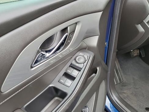 Used 2023 Chevrolet Traverse LT image 7