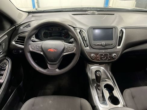 Used 2017 Chevrolet Malibu LT FWD image 11
