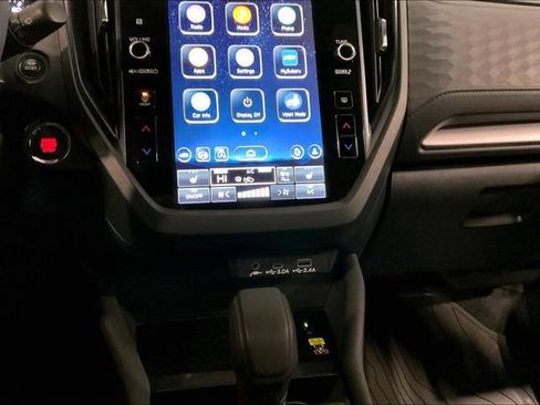 Used 2025 Subaru Forester Premium image 32