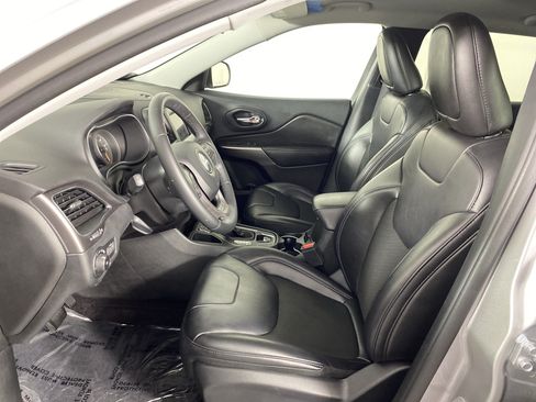 Used 2019 Jeep Cherokee Latitude Plus FWD image 14