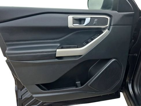 Used 2020 Ford Explorer XLT w/ Equipment Group 202A AWD/4WD image 10