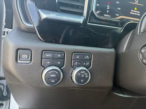 Used 2024 GMC Sierra 1500 SLT AWD/4WD image 19