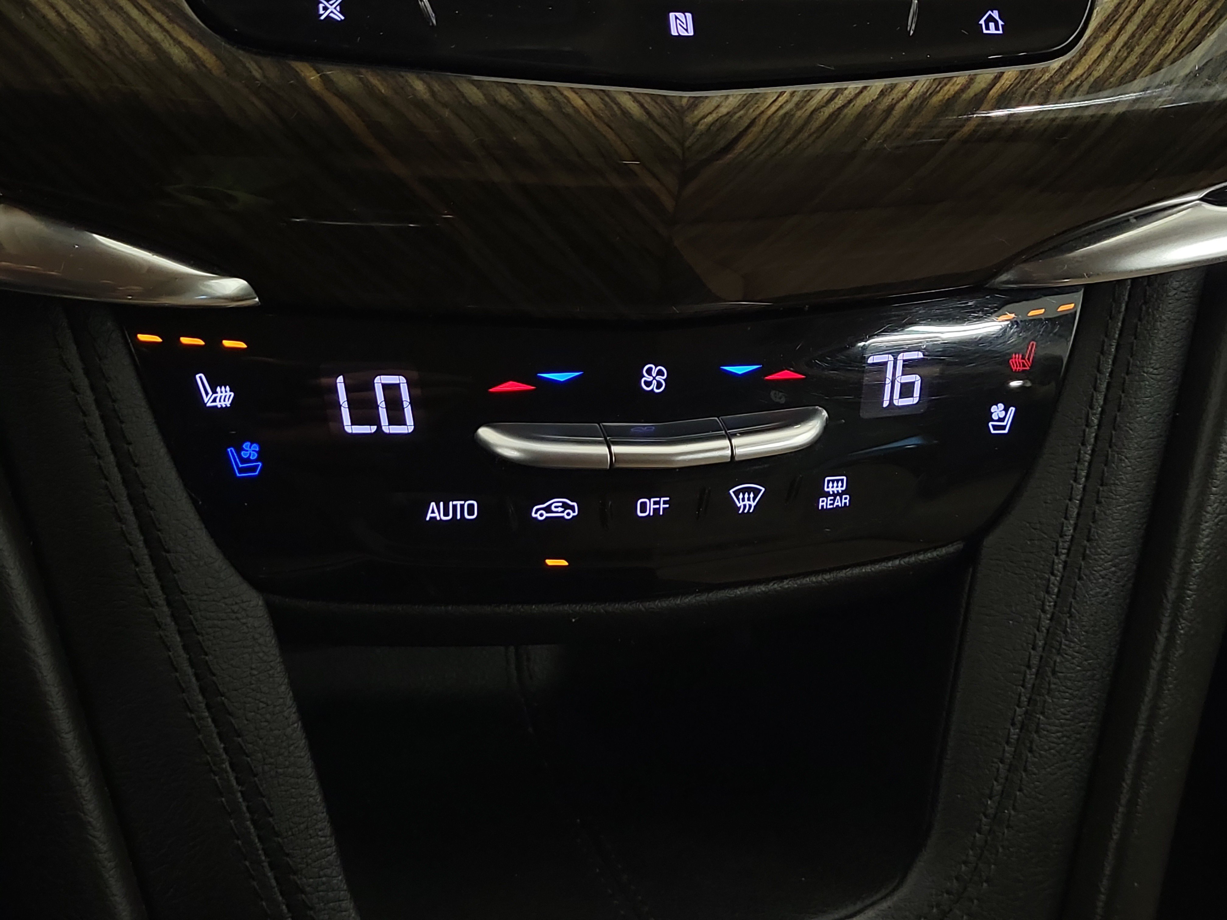 Used 2020 Cadillac XT6 Premium Luxury w/ Platinum Package AWD/4WD image 22