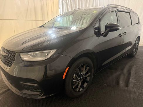 Used 2021 Chrysler Pacifica Touring-L w/ S Appearance Package image 6