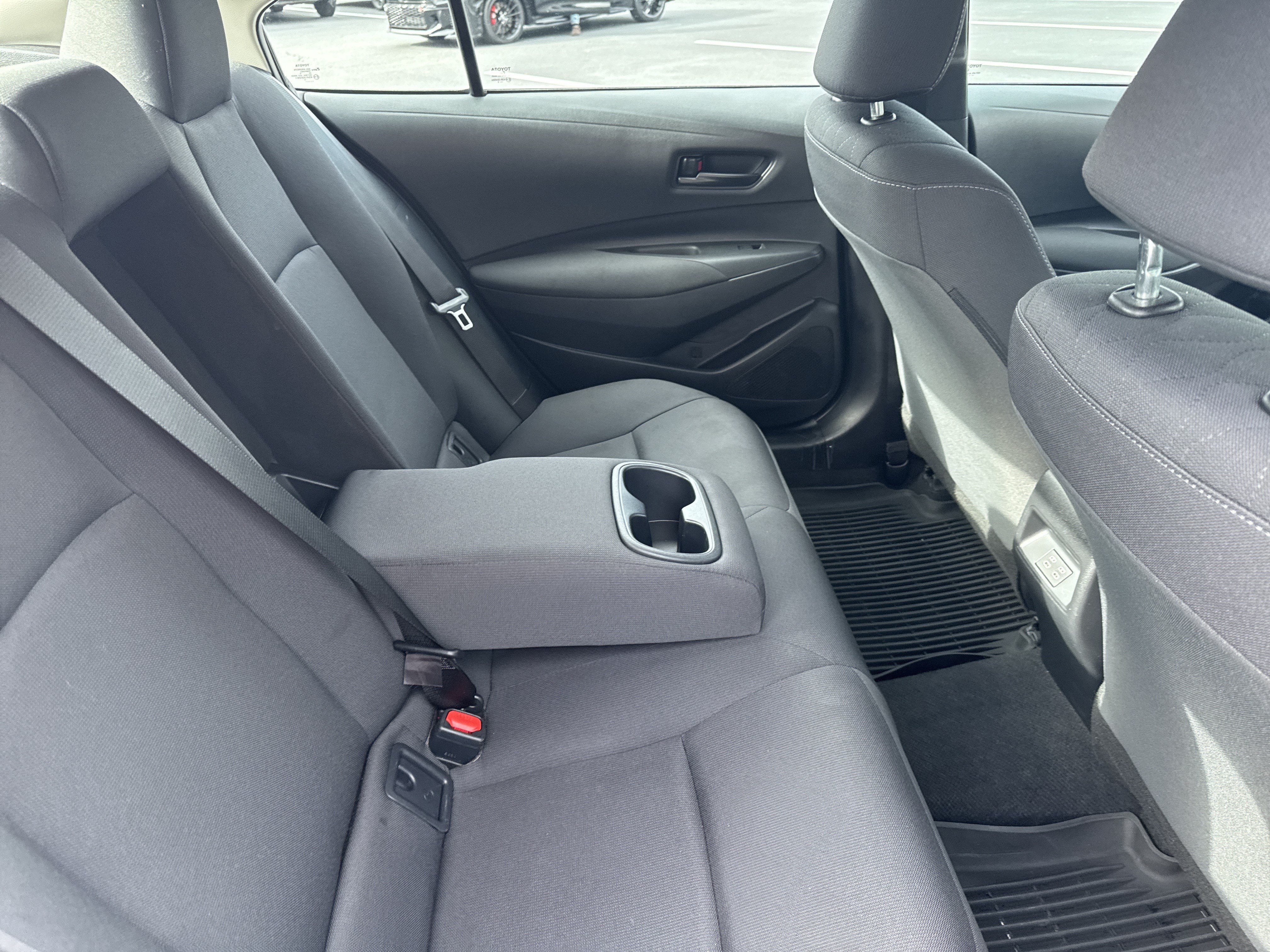 Used 2025 Toyota Corolla LE FWD image 28