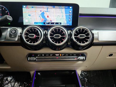 Used 2021 Mercedes-Benz GLB 250 w/ Premium Package image 21