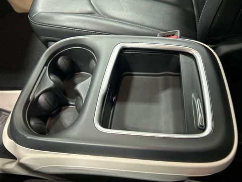 Used 2024 Chrysler Pacifica Touring-L image 23