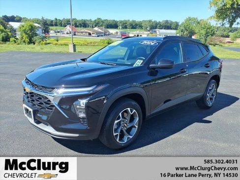 Used 2024 Chevrolet Trax LT w/ Driver Confidence Package image 1