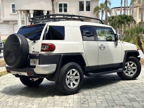 Used 2014 Toyota FJ Cruiser 4WD w/ Upgrade Package image 5