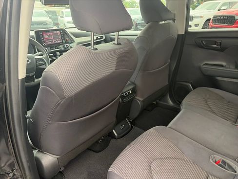 Used 2021 Toyota Highlander L FWD image 29