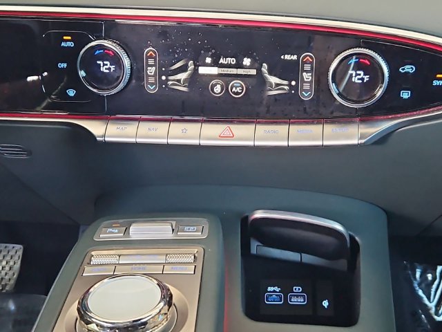Used 2023 Genesis GV70 2.5T w/ Advanced Package AWD/4WD image 19