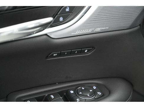 Used 2025 Cadillac XT6 Premium Luxury image 35