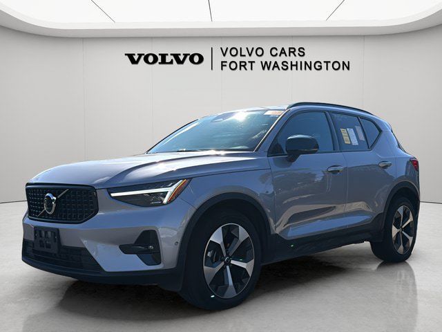 Certified 2026 Volvo XC40 B5 Plus AWD/4WD image 1
